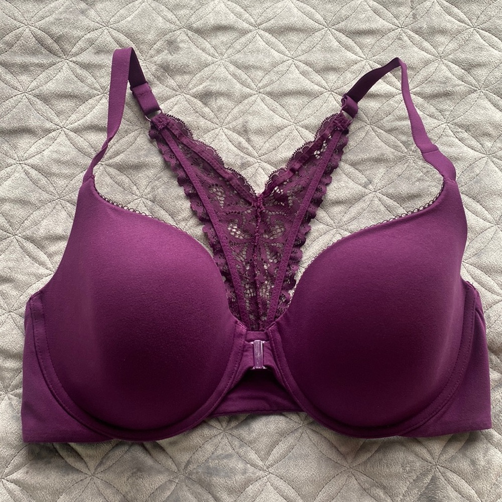 Body By Victoria, Victoria’s Secrets lightly lined Demi bra